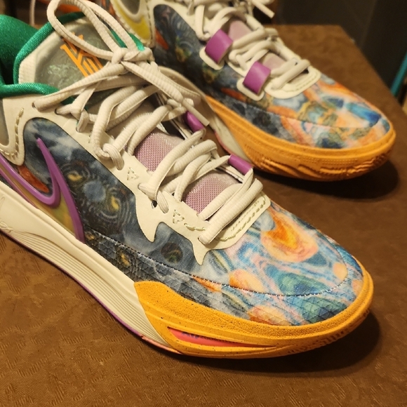 Nike Green and White Sneakers - Picture 5 of 7